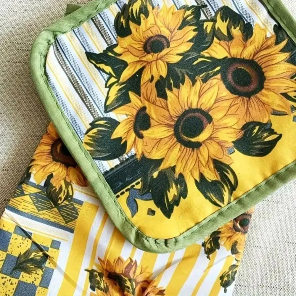 Sunflower Kitchen Linens Set in Yellow and Green NWT